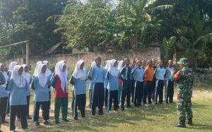 Babinsa Koramil 0602-21/Kopo Berikan Materi Wasbang Bagi Paskibraka di Kecamatan Kopo