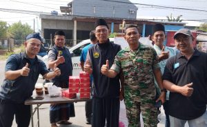 Babinsa Koramil 0602-02/Kasemen Bersama Warga Gelar Kegiatan Jum’at Berkah