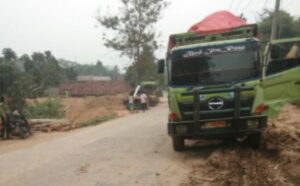 Galian Tambang C di Desa Cigoong Selatan Dikeluhkan Masyarakat Pengguna Jalan