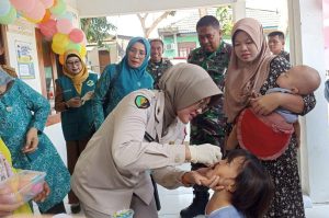 Babinsa Koramil 0602-19/Cikande Berikan Edukasi PIN Polio Itu Aman Bagi Balita