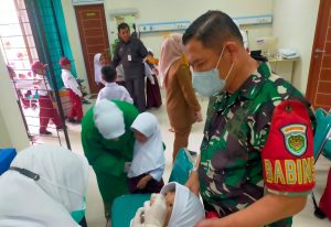 Babinsa Koramil 0602-05/Cipocok Jaya Aktif Dukung PIN Polio Tahap Dua