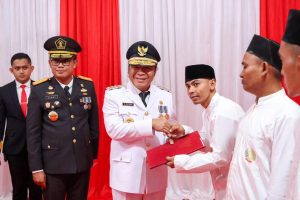 Serahkan Remisi, Al Muktabar : “Berubahlah Menjadi Teladan di Masyarakat”