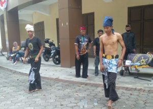 Tampilkan Seni Debus, Pokja Wartawan Banten Rayakan HUT Kemerdekaan RI ke-79 