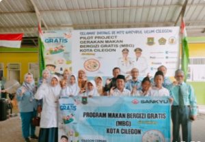 PT. Sankyu Cilegon Berikan Makan Gratis di MTs Nasrul Ulum Purwakarta