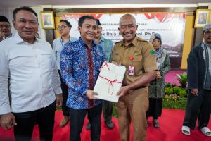 Selamatkan Setengah Triliun Aset Negara, Wamen ATR/Waka BPN Serahkan Sertipikat Tanah ke Pemkot Malang