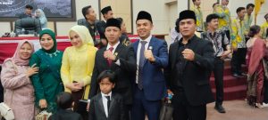 Abah Salim Bersama Keluarga Dampingi Putranya Dilantik Jadi Legislatif Kota Cilegon