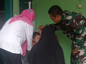 Tingkatkan Kesehatan, Babinsa Koramil 0602-16/Ciruas Dampingi Kegiatan Posyandu