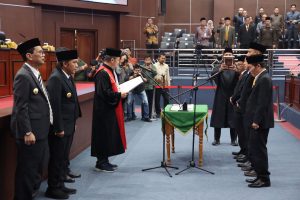Pj. Gubernur Banten Hadiri Pengukuhan Pimpinan DPRD Kota Serang Periode 2024/2029