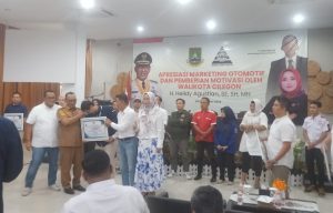 Wali Kota Cilegon Hadiri Apresiasi Marketing Otomotif dan Pemberian Motivasi 