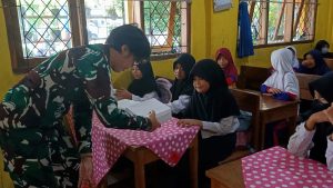 Laskar Pelangi Dapat Makan Siang Gratis dari Kodim 0602/Serang