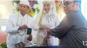 Ucapkan Ijab Qobul, Hajali Merajut Cinta di Kursi Pelaminan