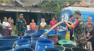 HUT TNI Ke-79, Kodim 0602/Serang Salurkan Bantuan Air Bersih di Desa Sukajaya