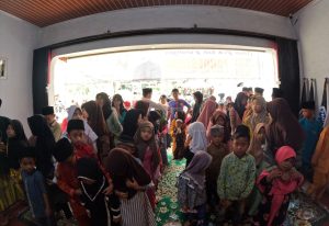 Ratu Anita Santuni Anak Yatim di Pandeglang