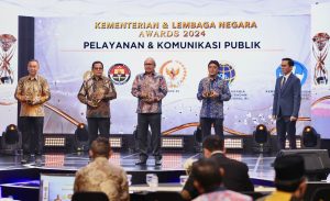 Polri Raih Penghargaan Lembaga Dengan Pelayanan dan Komunikasi Terbaik