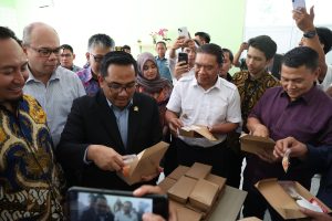 Al Muktabar Dampingi Komisi II DPR RI Tinjau Pelaksanaan Makan Bergizi Gratis