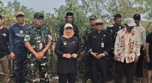 Bersama Danramil 0602-06/Kramatwatu, Camat Hadiri Tanam Pohon Sukun di Desa Toyomerto