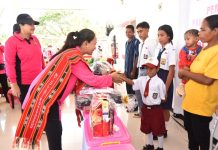 Ketum Bhayangkari Pusat (Kembali) Salurkan Ribuan Paket Bansos di Maluku Barat Daya