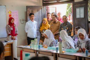 Makan Bergizi Gratis, Al Muktabar Dampingi Gibran Tinjau Model Pelibatan SMK Jurusan Tata Boga