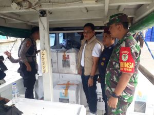 Babinsa Koramil 0602-11/Tirtayasa Kawal Distribusi Logistik Pilkada 2024