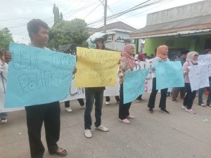 Ribuan Warga Cilegon Gelar Aksi Tuntut Dugaan Pragmatisme Politik Dalam Pilkada