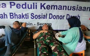 PT. Arwana Nuansa Kramik dan Koramil 0602-19/Cikande Bersama PMI Kabupaten Serang Gelar Baksos