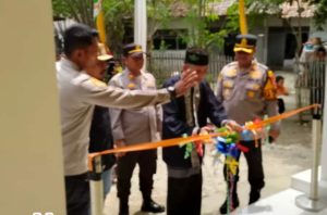 Di Desa Ragas Masigit, Polres Serang Renovasi Musholla Nurul Iman