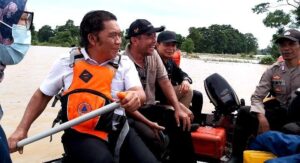 Pj. Gubernur Banten Tinjau Korban Banjir di Pagelaran