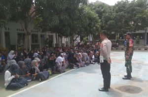 Babinsa Koramil 0602-16/Ciruas Cegah Duel Antar Pelajar