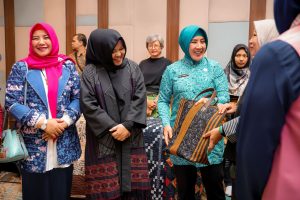 Hadiri Bimtek Seni Menjahit dan Kerajinan, Pj Ketua Dekranasda Banten : “Menguatkan Ketahanan Ekonomi Keluarga”