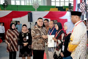 Serahkan 1.571 Sertipikat Elektronik di Kabupaten Batang, Wamen Ossy : “Bentuk Komitmen Tingkatkan Layanan Pertanahan”