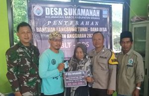 Babinsa Koramil 0602-15/Baros Pastikan Penyaluran BLTDD Berjalan Lancar 