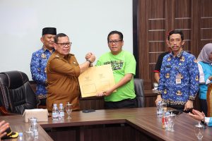 Usai Tetapkan UMK 2025, Pj. Gubernur Banten, A. Damenta Terima Audiensi Buruh
