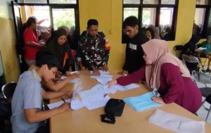 Babinsa Koramil 0602-15/Baros Kawal Penyaluran Bansos PKH 