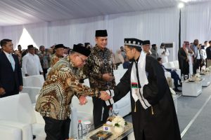 Pj. Gubernur Banten, A. Damenta Hadiri Ujian Promosi Doktor Penceramah Kondang Ustadz Adi Hidayat