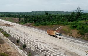 PT. Sino Road and Bridge Group Bangun Jalan Tol Serang-Panimbang Seksi 3 Berjalan Lancar