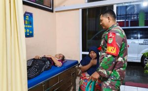 Satu Korban.Tewas Tertimpa Rumah Roboh, Babinsa Koramil 0602-07/Waringin Kurung Lakukan Evakuasi