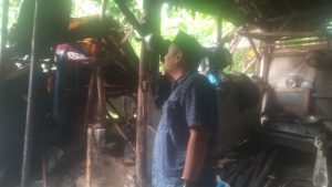 Kepala Desa Tambak Baya Tinjau Dapur Rumah Warga yang Ambruk di Kampung Cibulung