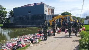 Kodim 0602/Serang Bersama Dinas PUPR dan DLH Kota Serang Atasi Tumpukan Sampah