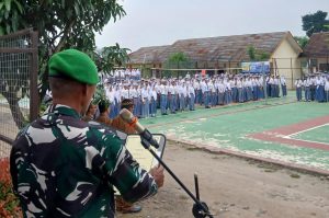 Babinsa Koramil 0602-20/Pamarayan Jadi Irup di SMUN 1 Bandung