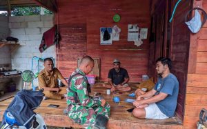 Danramil 0602-18/Kragilan Gelar Komsos Bersama Warga, Tekankan Sinergitas
