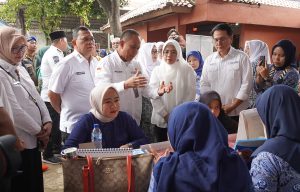 Ketua TP-PKK Banten, Tinawati Andra Soni Gelar Sosialisasi KB di Pasar Ciputat