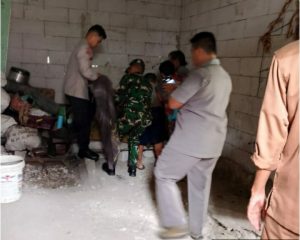 Babinsa Koramil 0602-20/Pamarayan Evakuasi ODGJ di Desa Malabar Berjalan Aman