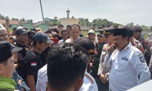 Imbas Penutupan Sungai dan Tak Sinergi, Kades Pringwulung Digeruduk Ratusan Warga
