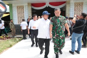 Menteri Nusron Serahkan Sertipikat Tanah untuk Puslatpur TNI AD Terluas se-Asia