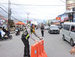 Urai Kepadatan Arus Kendaraan, Polres Cilegon Terapkan Rekayasa Lalu Lintas di Kawasan Anyer