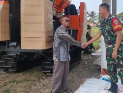 Babinsa Koramil 0602-06/Kramatwatu Dampingi Petani Terima Bantuan Mesin Panen dari Presiden