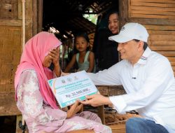 Rumah Panggung Nyaris Roboh, Wagub Banten Salurkan Bantuan RTLH