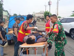 Sigap dan Tanggap, Babinsa Kodim 0602/Serang Bantu Evakuasi Korban Kecelakaan 