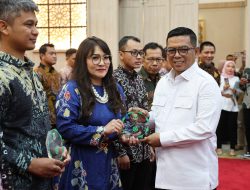 Gubernur Banten Serahkan Penghargaan K3 Award Provinsi Banten Tahun 2025