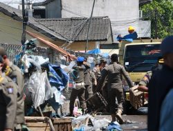 Satpol PP Kabupaten Serang Bongkar Puluhan Lapak PKL Pasar Ciherang Cikande